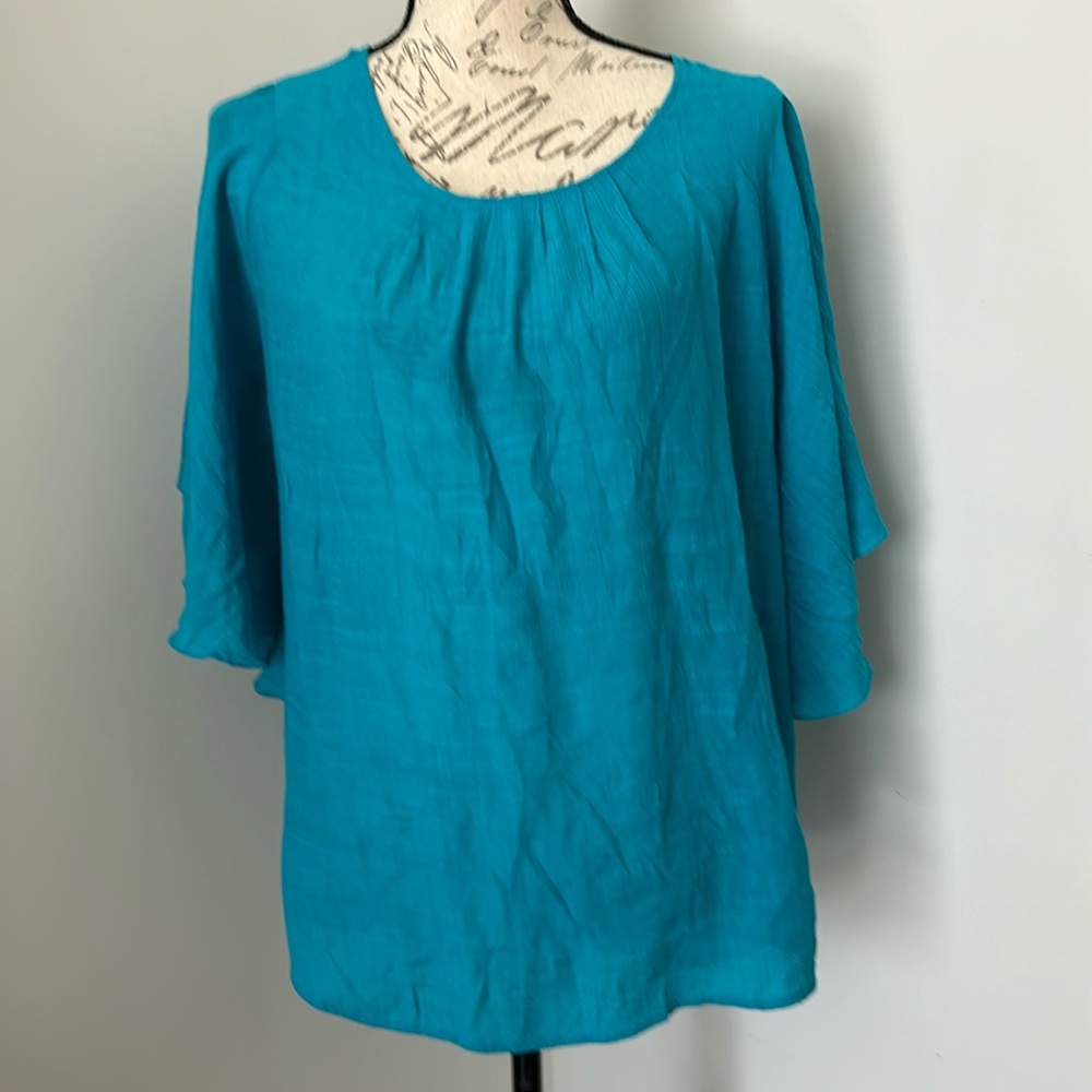 Dress Barn Blouse/Top Lightweight Round Neck Flowy Batwing Sleeve Size Medium